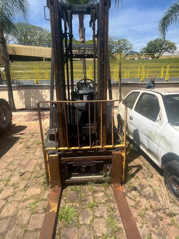 LOTE 016 - Empilhadeira marca YALE, modelo GTP 050 RL