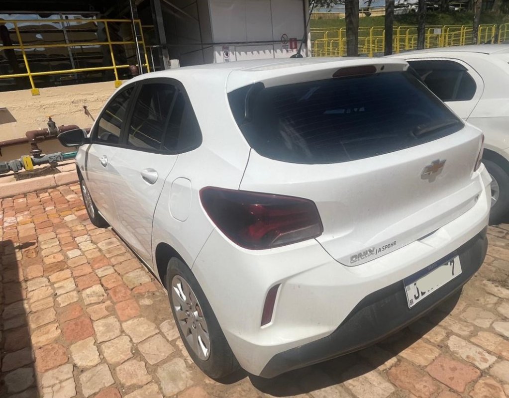 LOTE 006 - Automóvel CHEV/ONIX 10MT LT1, ano/modelo 2022/2023