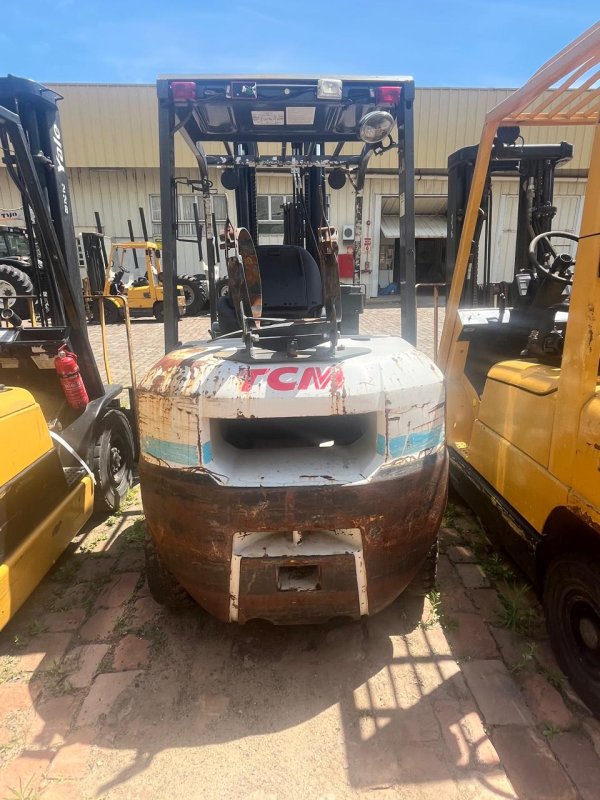 LOTE 011 - Empilhadeira marca TCM, modelo FHG30T3