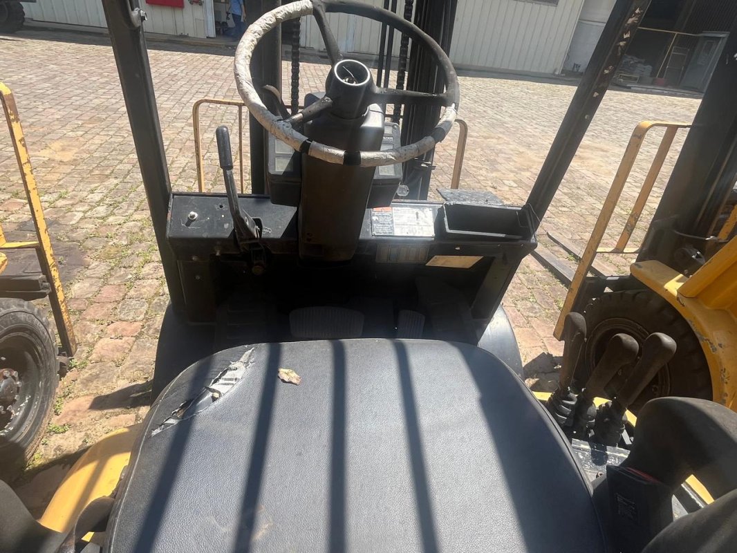 LOTE 018 - Empilhadeira marca YALE, modelo GTP 050 RL
