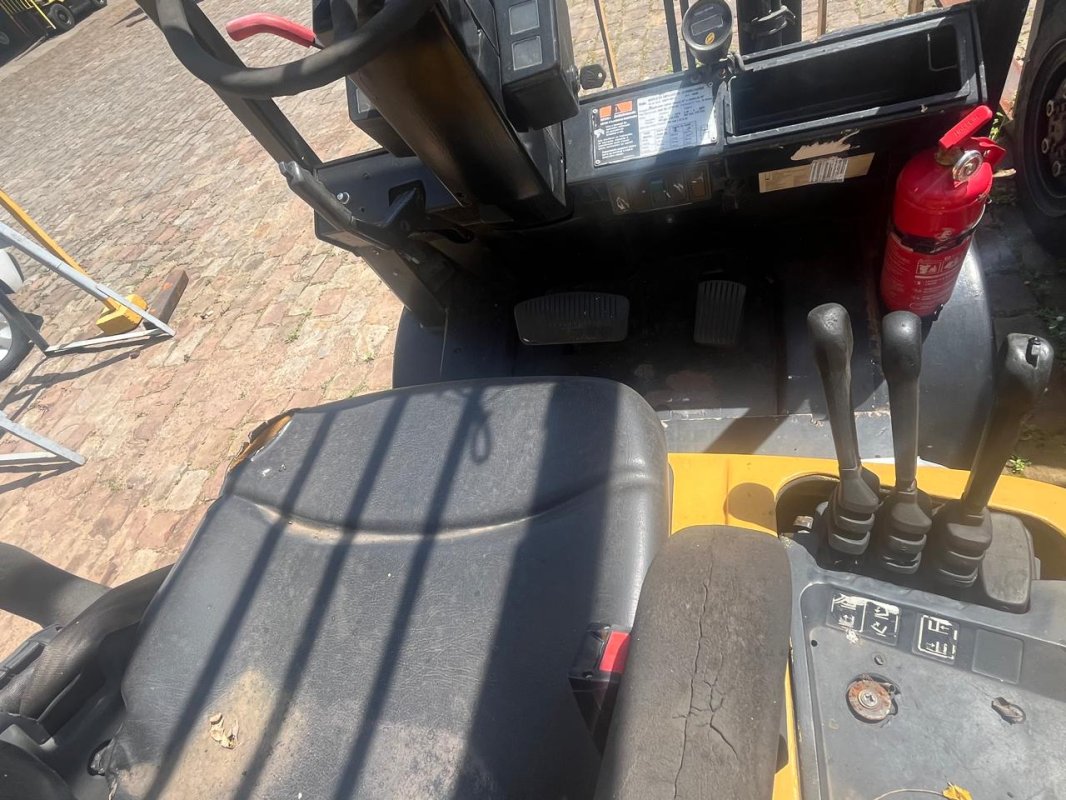 LOTE 015 - Empilhadeira marca YALE, modelo GTP 050 RL