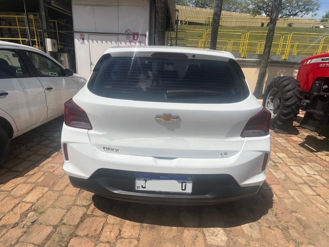 LOTE 007 - Automóvel CHEV/ONIX 10MT LT1, ano/modelo 2022/2023