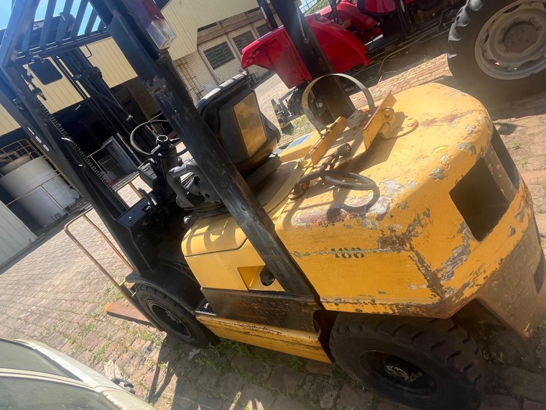 LOTE 016 - Empilhadeira marca YALE, modelo GTP 050 RL