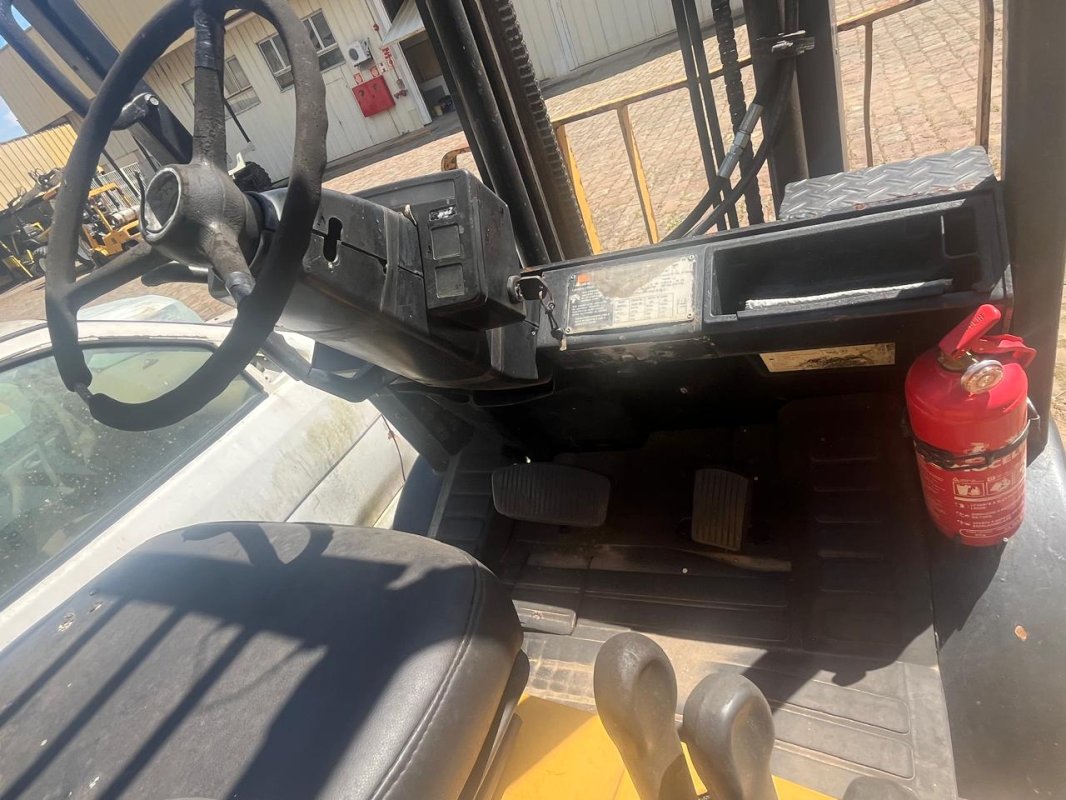 LOTE 016 - Empilhadeira marca YALE, modelo GTP 050 RL