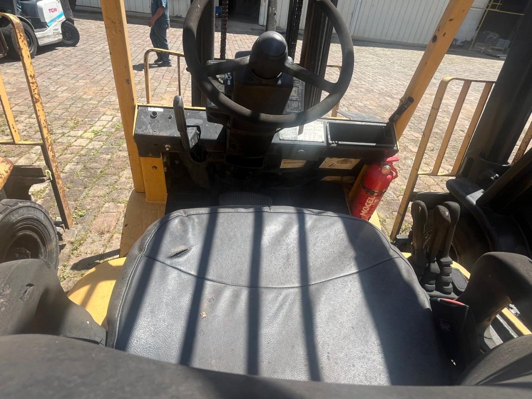 LOTE 017 - Empilhadeira marca YALE, modelo GTP 050 RL