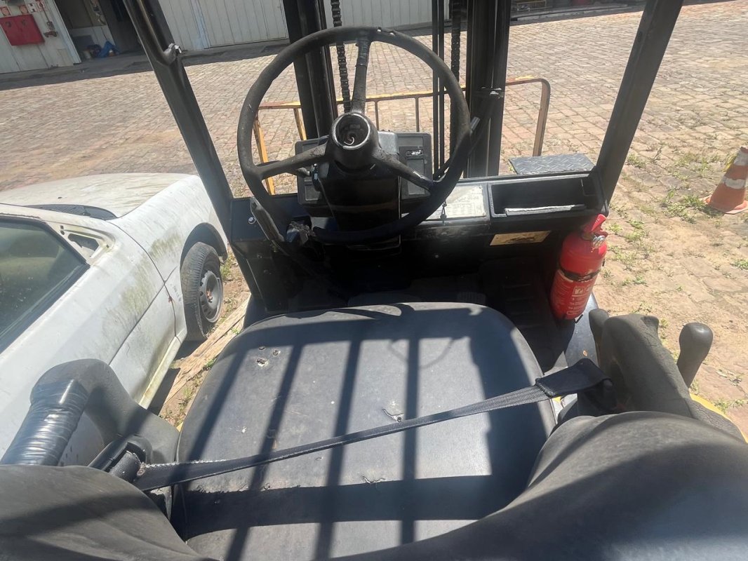 LOTE 016 - Empilhadeira marca YALE, modelo GTP 050 RL