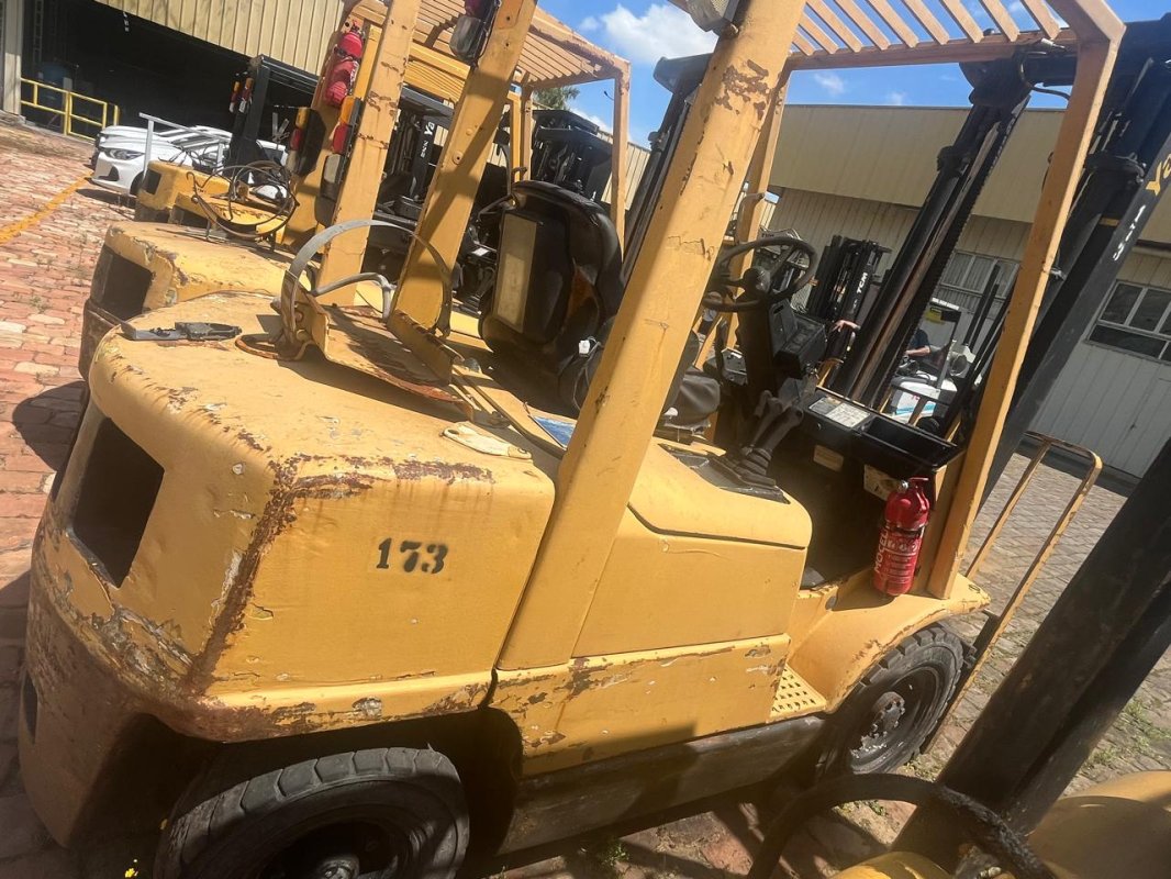 LOTE 017 - Empilhadeira marca YALE, modelo GTP 050 RL