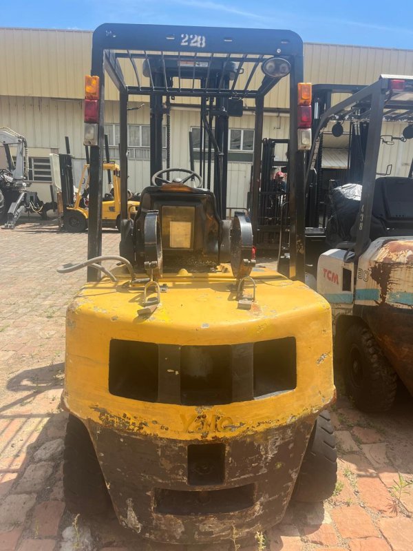 LOTE 015 - Empilhadeira marca YALE, modelo GTP 050 RL