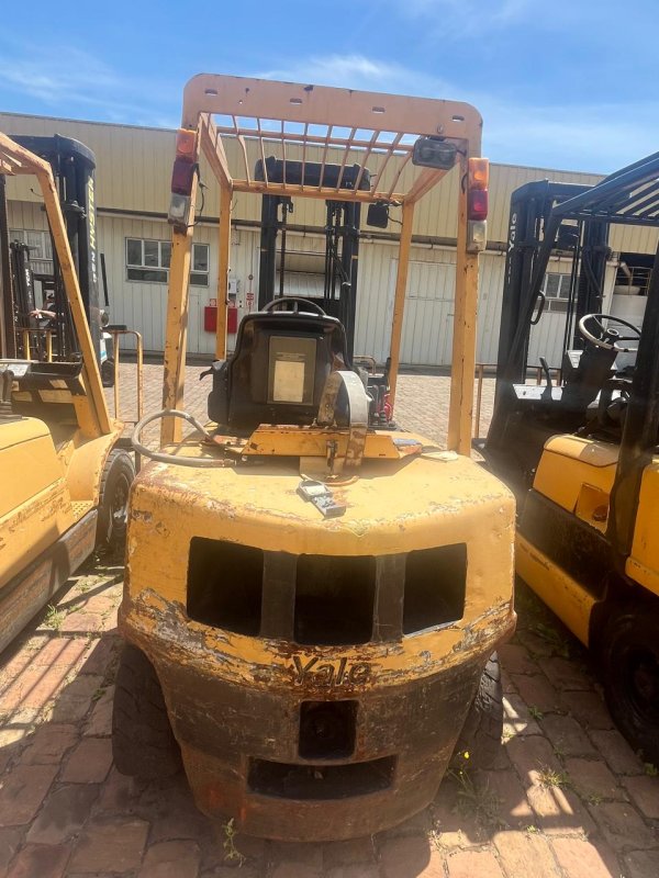 LOTE 017 - Empilhadeira marca YALE, modelo GTP 050 RL
