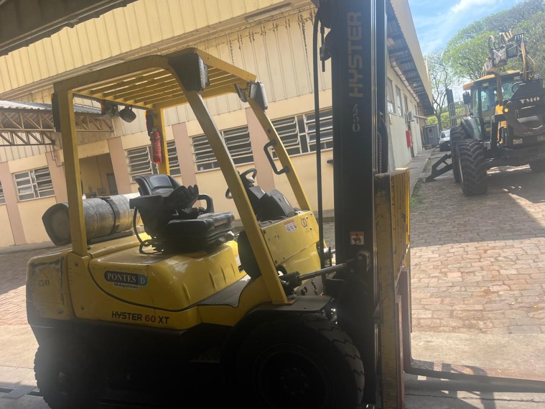 LOTE 010 - Empilhadeira marca HYSTER, modelo H60XT