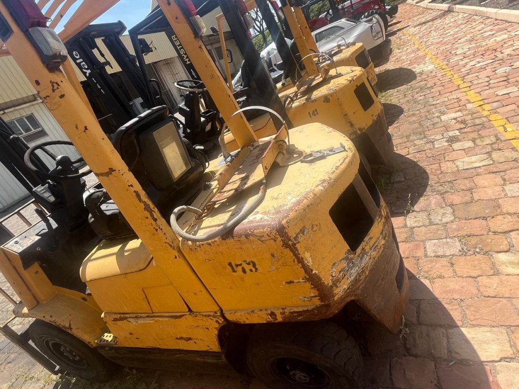 LOTE 017 - Empilhadeira marca YALE, modelo GTP 050 RL