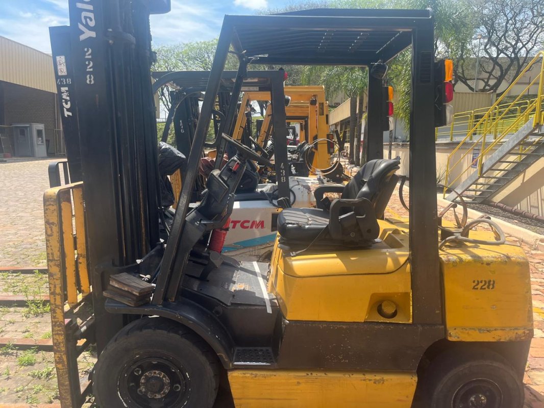 LOTE 015 - Empilhadeira marca YALE, modelo GTP 050 RL