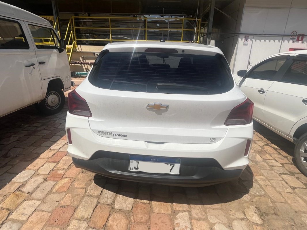 LOTE 006 - Automóvel CHEV/ONIX 10MT LT1, ano/modelo 2022/2023
