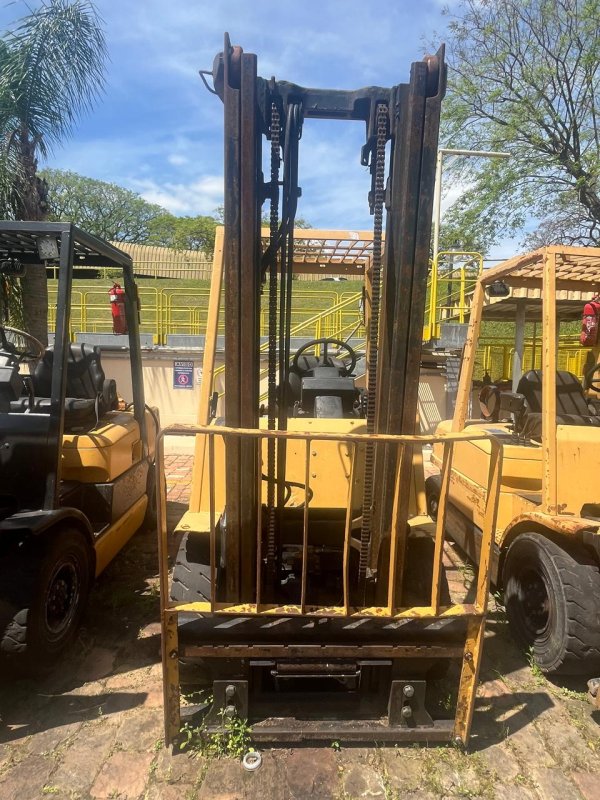 LOTE 017 - Empilhadeira marca YALE, modelo GTP 050 RL