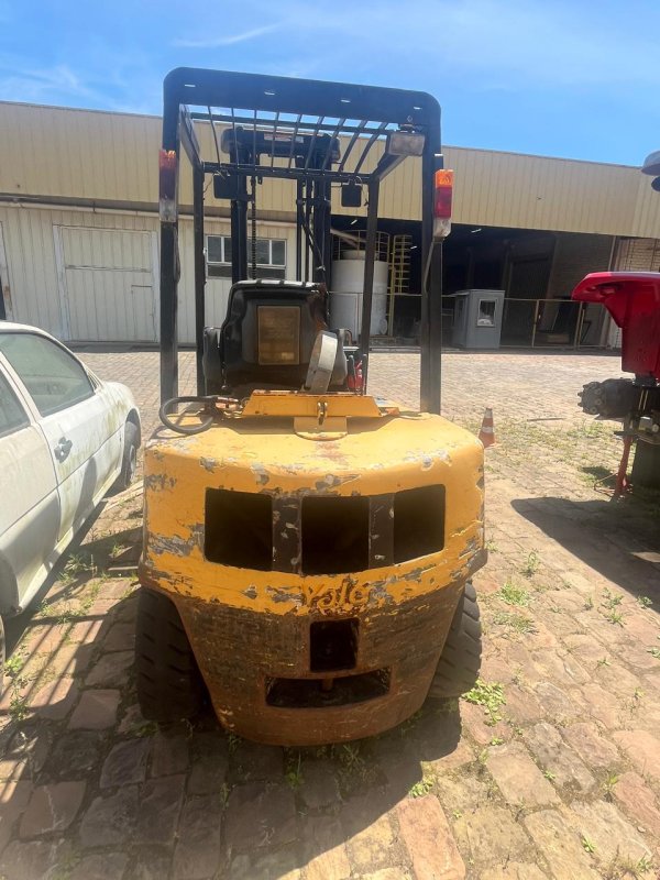 LOTE 016 - Empilhadeira marca YALE, modelo GTP 050 RL